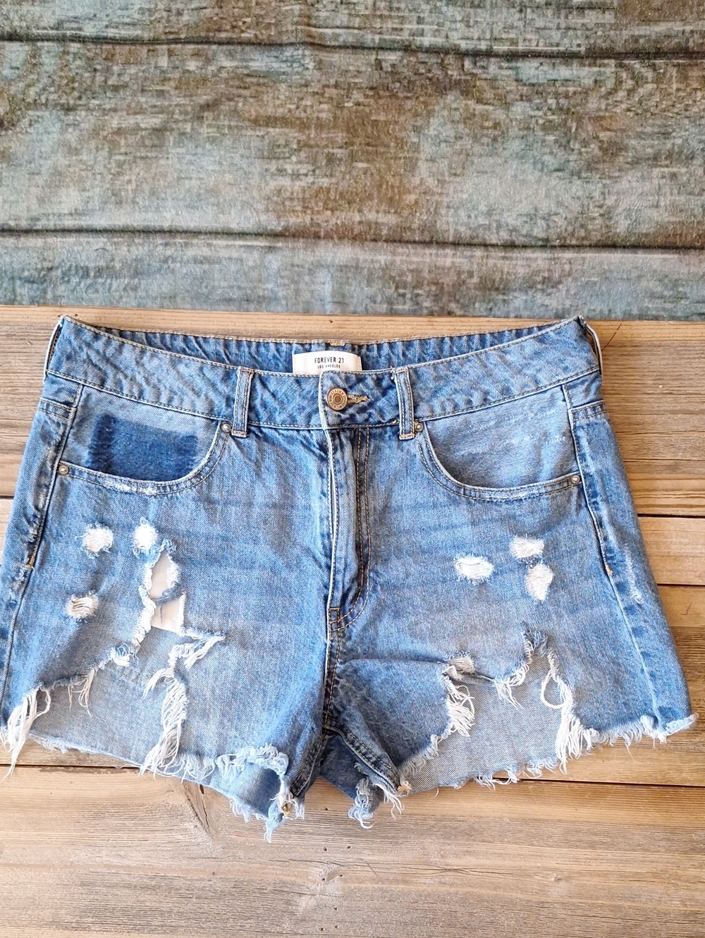 🔥🔥CLEARANCE ITEM Forever 21 Light Wash Distressed Denim Cutoff Shorts. Size 28